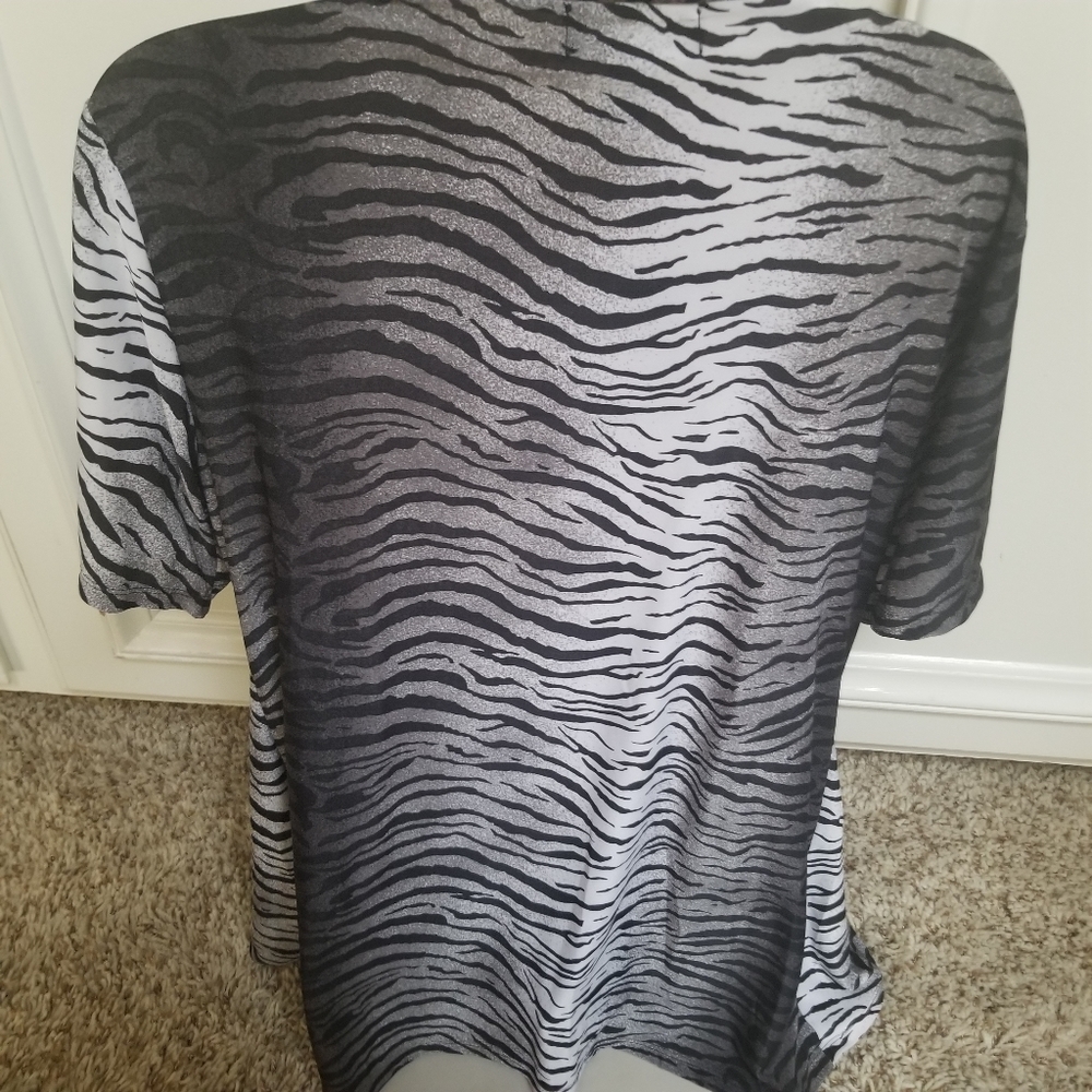 Isabella Rodriguez Zebra Blouse Size 1X - Picture 4 of 6
